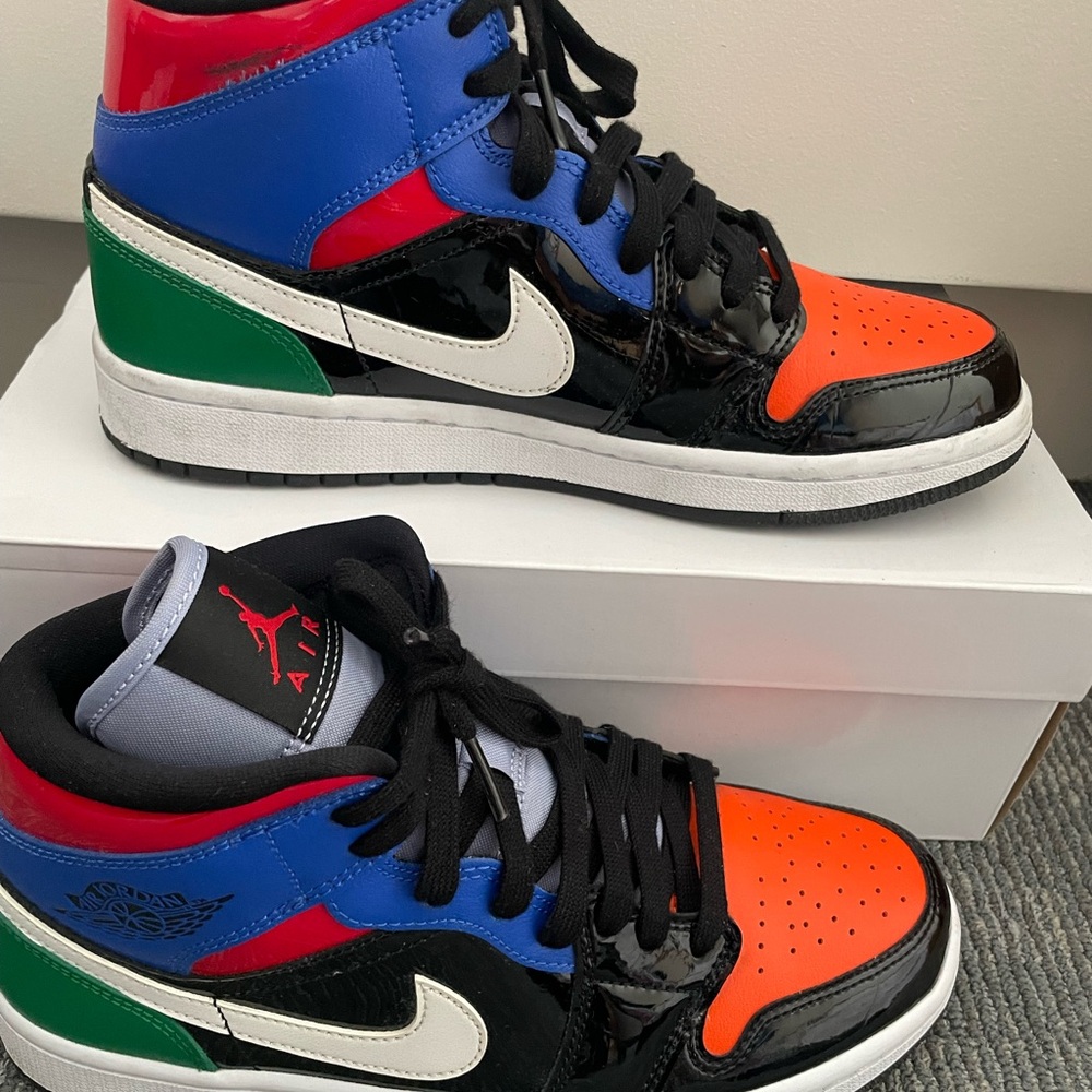 WMNS Jordan 1 Mid SE Multi Patent - Picture 3 of 5